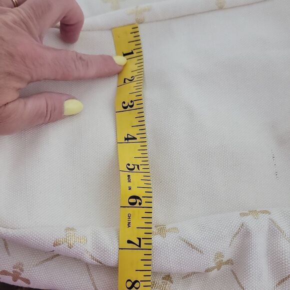 Shiraleah. Chicago. Chic Designer Tote Bag with Bees. Cream and Gold. NWT - Picture 9 of 9